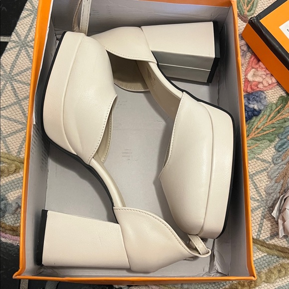 Cream / Off White Square Toe Mary Jane Heels - Picture 6 of 6